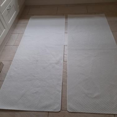 Matras onderleggers met noppen antislip en zonder noppen ( i.g.st.)