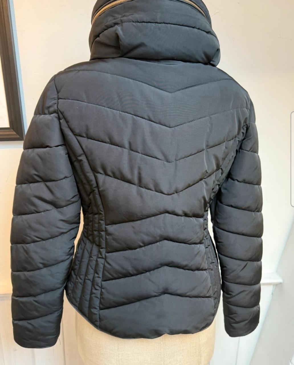 Zwarte winterjas maat 40 merk Zara