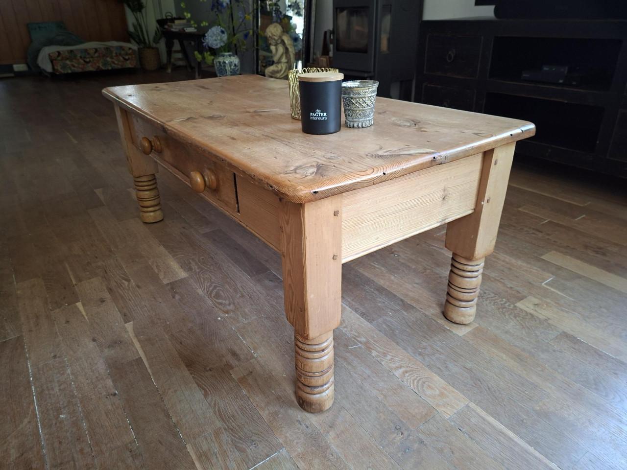 Antiek grenen salontafel