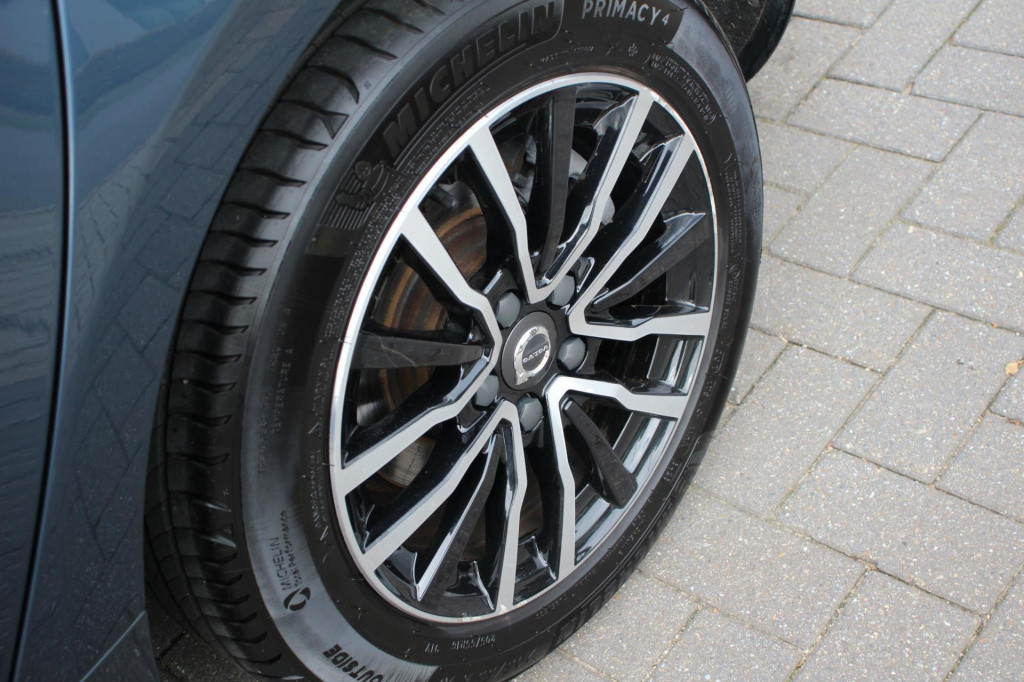 Volvo V40 2.0 t2 momentum - navi - cruise - grootlicht ass - led - pdc - st