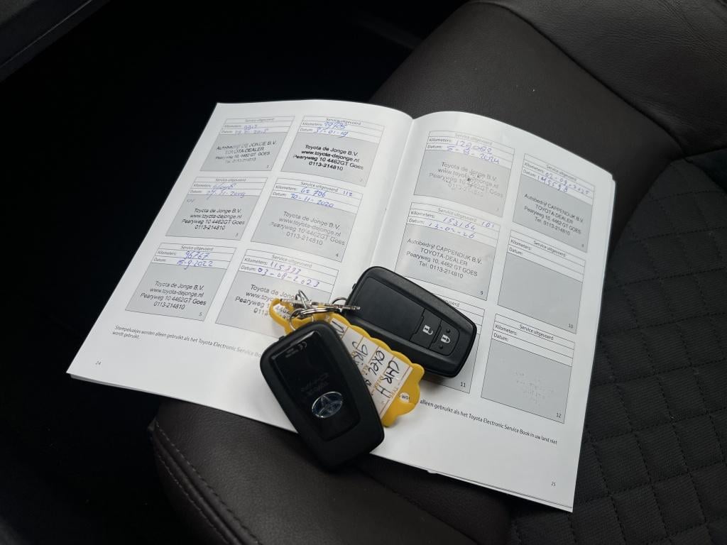 Toyota C-hr 1.8 hybrid executive | trekhaak |