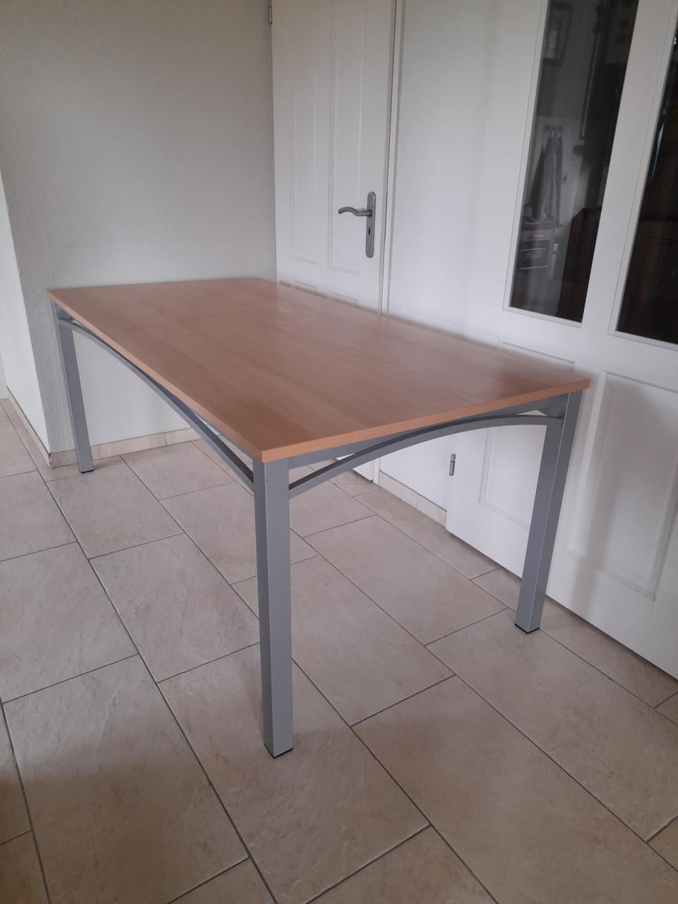 Tafel / bureau  180 x 90 x 74H ( in goede nette staat )