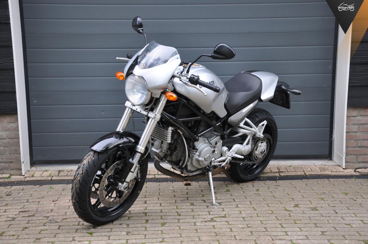 Ducati Monster S2R 1000 9500 kilometers!