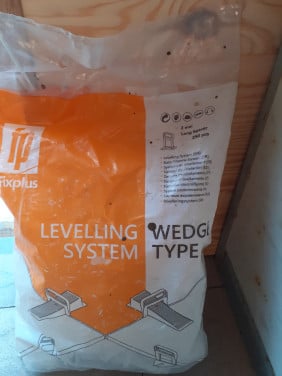Te koop:  levelling systeem voor het leggen van vloeren.