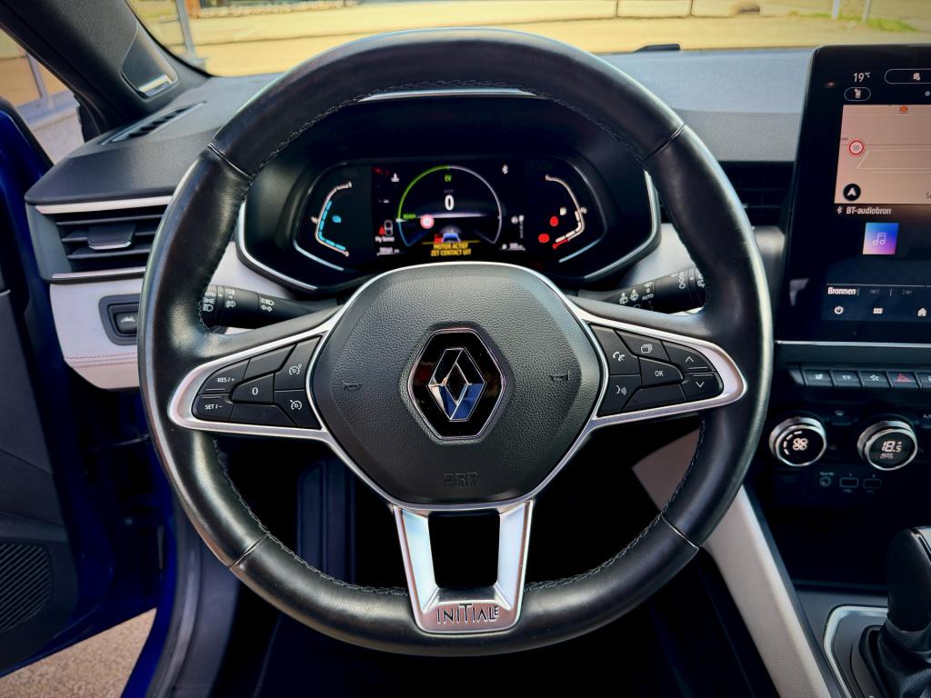 Renault Clio 1.6 e-tech hybrid 140 initiale paris navi ecc cruise