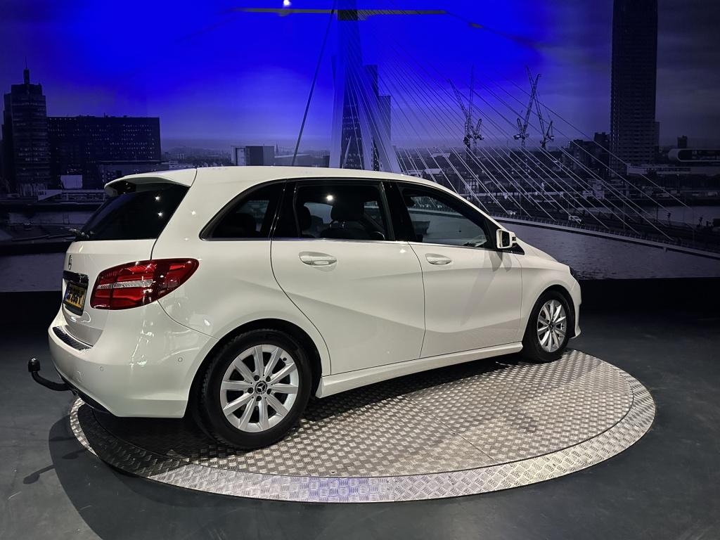 Mercedes-Benz B-Klasse 180 *nl-auto*camera*trekhaak*led*navi*