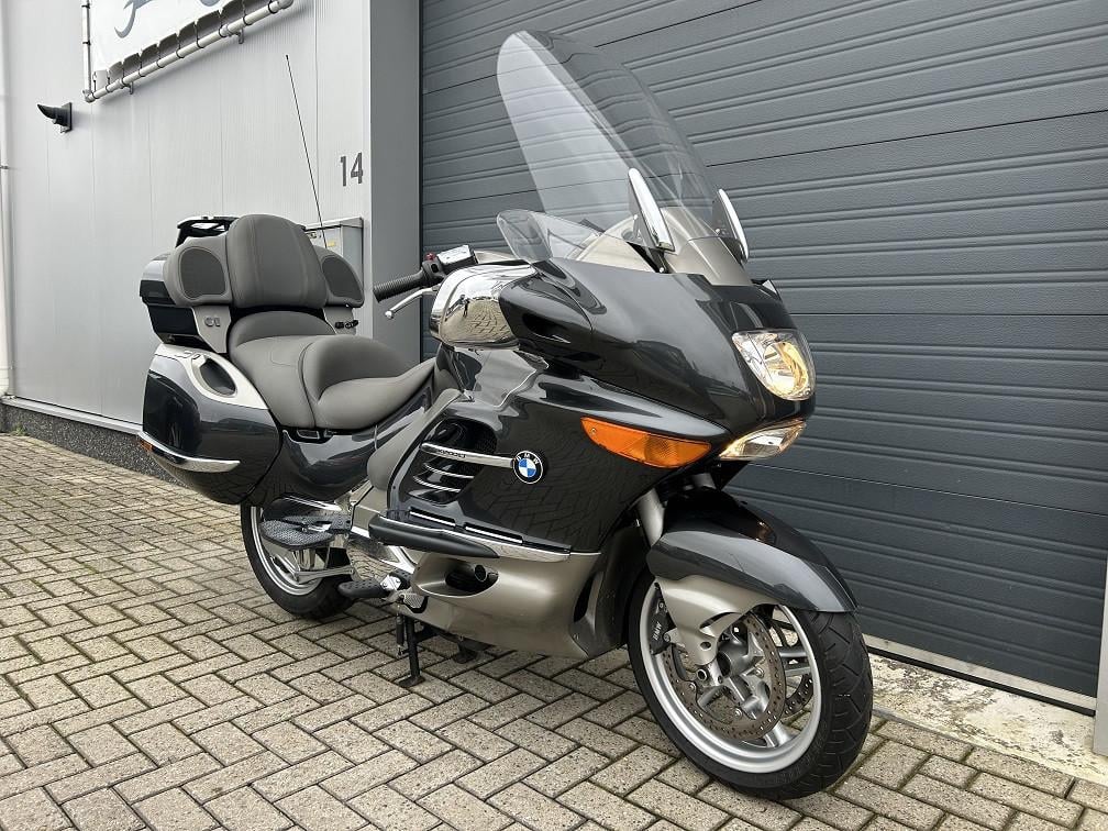Als nieuw zijnde BMW K1200LT uit 2005 met slecht 23164km!! €5750,-