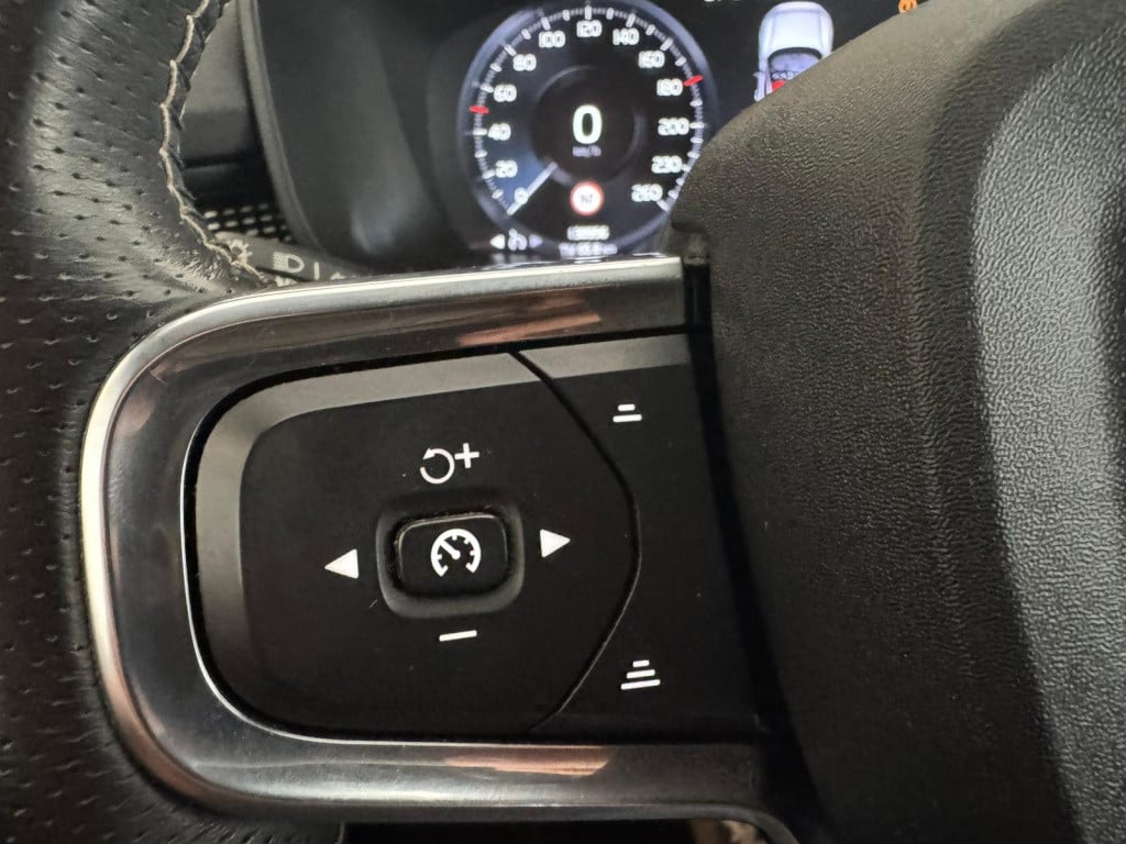Volvo XC40 1.5 t4 recharge r-design