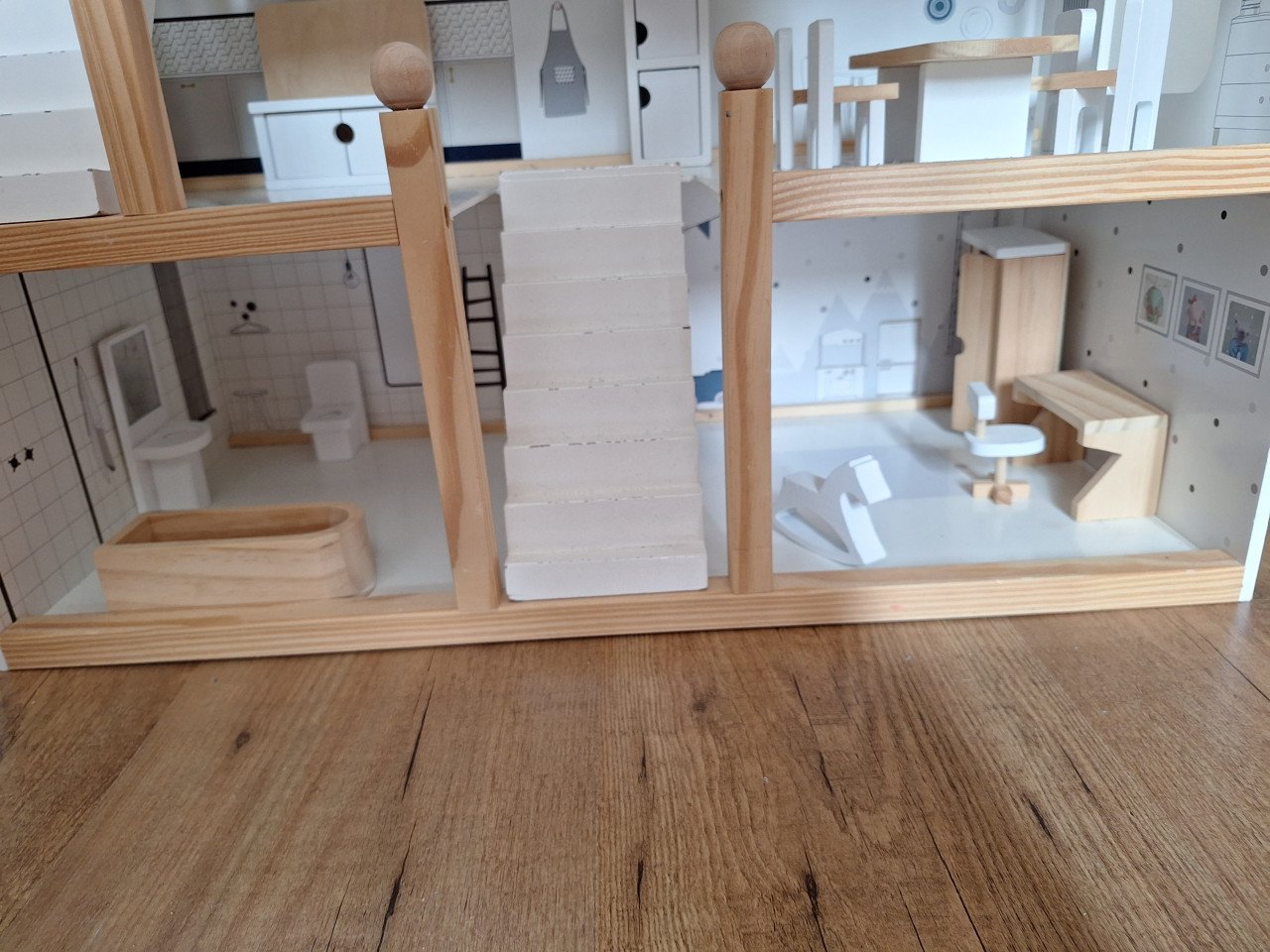 Groot houten poppenhuis