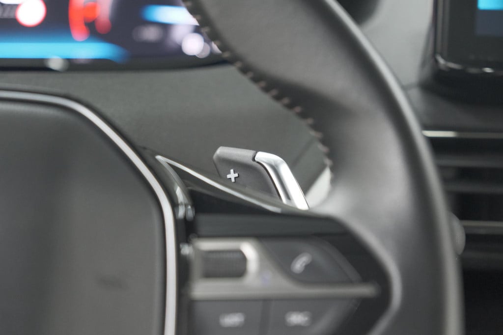 Peugeot 5008 puretech 130 eat8 active | 7 zitplaatsen | camera | navigatie 