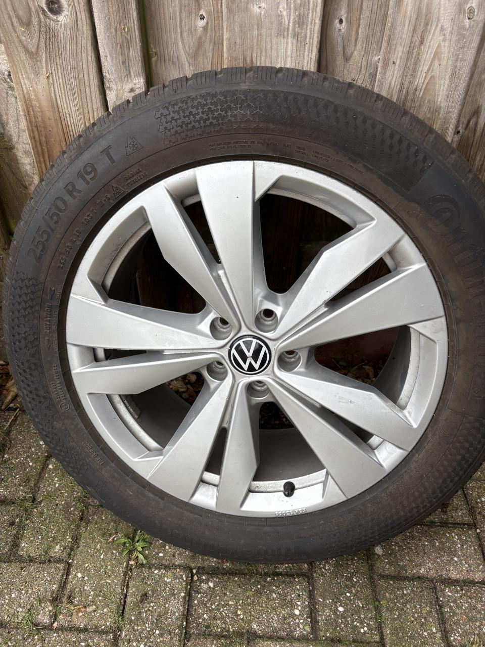 4 winterbanden Continental TS850 P255/VW