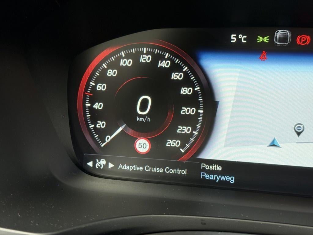 Volvo V60 t6 340pk recharge r-design| b&w sound| panodak| adap.cruise| tre