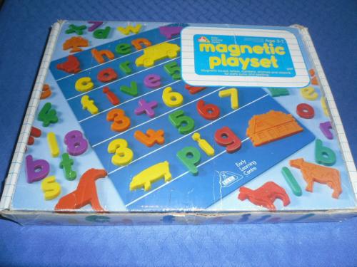 MAGNEETBORD MET LETTERS EN CIJFERS ENZ