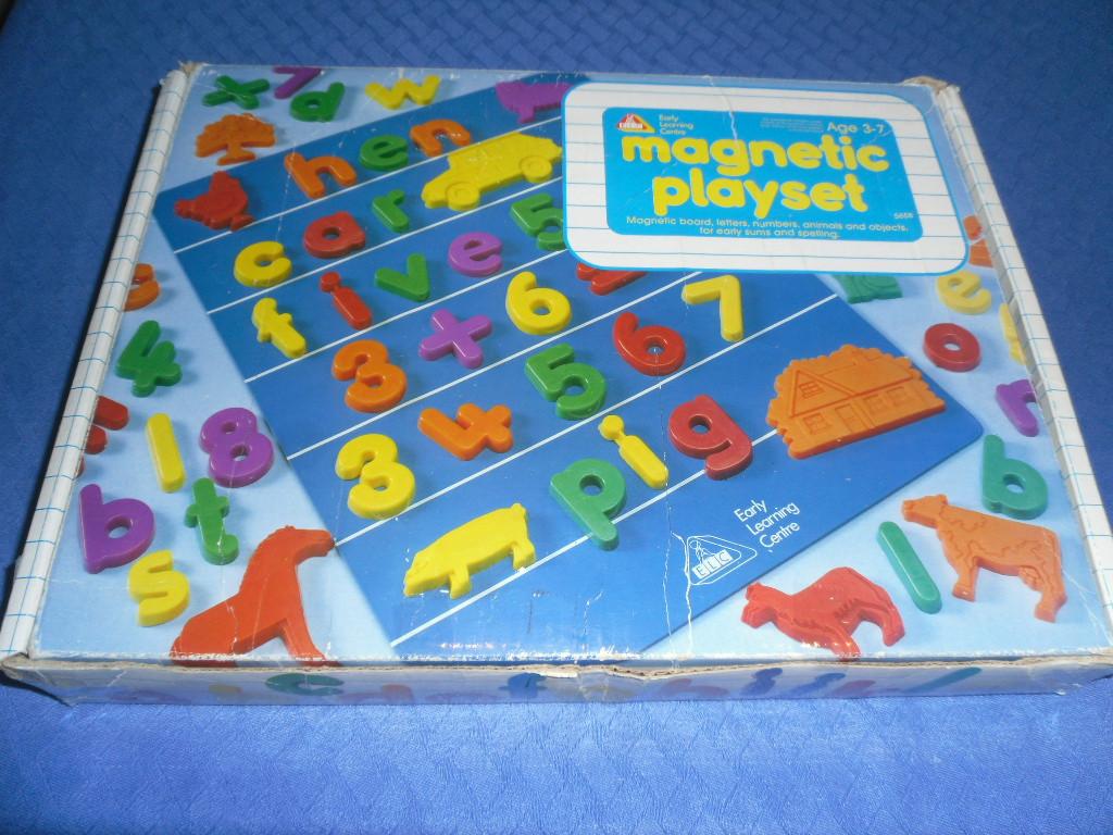 MAGNEETBORD MET LETTERS EN CIJFERS ENZ