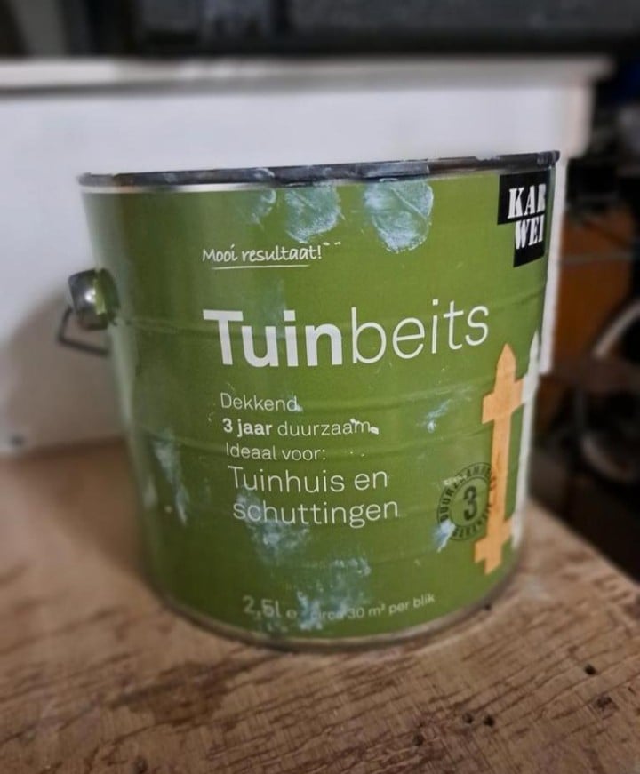 Speelhuisje met glijbaan
