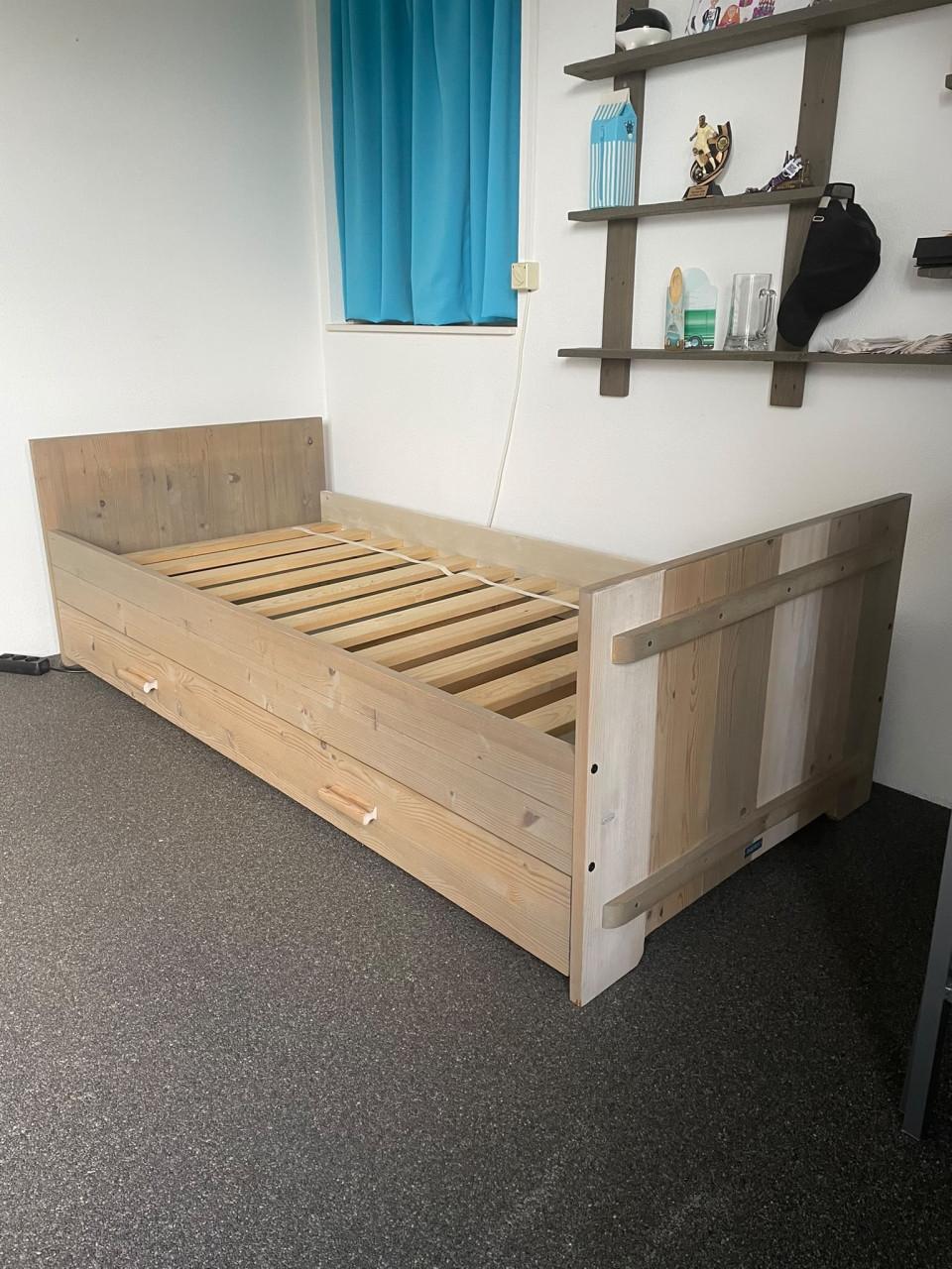 Bopita slaapkamer (bed, bureau en 2 kastjes)