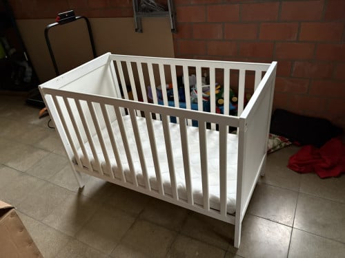 Babybed Sundvik met matras