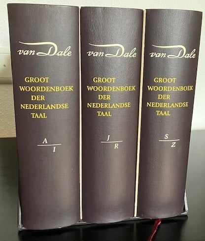 DIKKE VAN DALE 13 E HERZIENE UITGAVE IN ZEER GOEDE STAAT