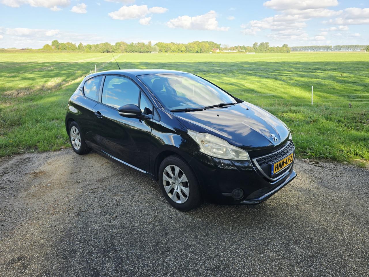 Peugeot 208 1.2 (10 maanden apk)