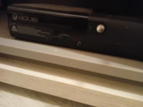 Xbox 360 plus controllers