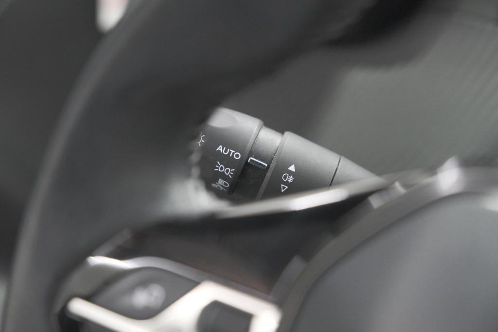 Peugeot 208 puretech 100 allure pack | parkeersensoren | apple carplay | st