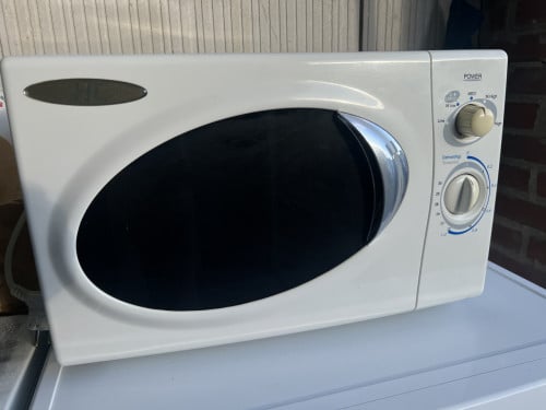 Niet gebruikt en als nieuwe magnetron. Eenvoudig te bedienen