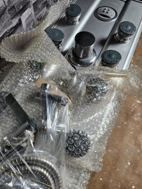 Nog nieuwe complete douchepaneel aluminium met 8 massagejets