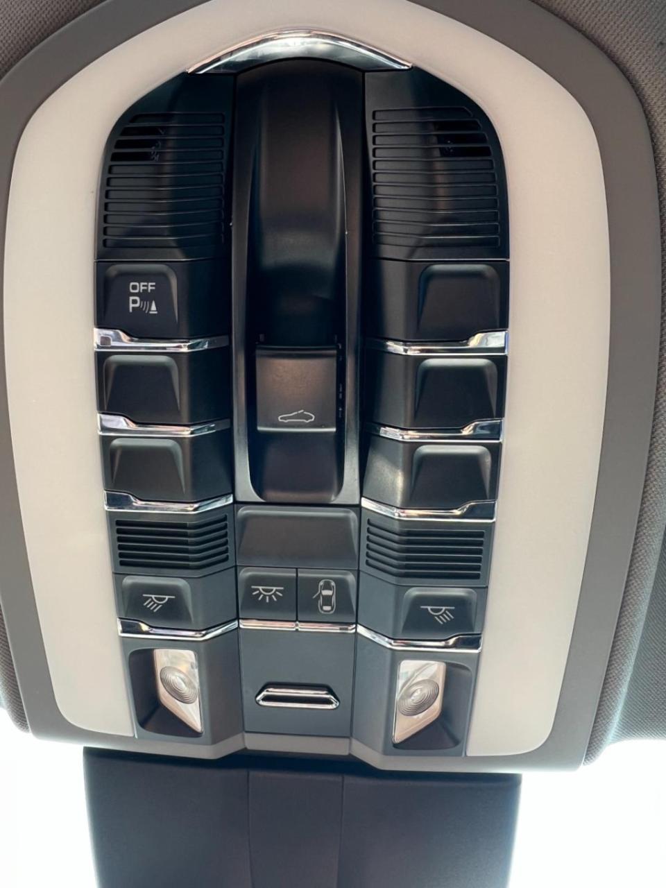 Porsche Panamera schuif/kanteldak, leer, navi, afn. trekhaak enz...