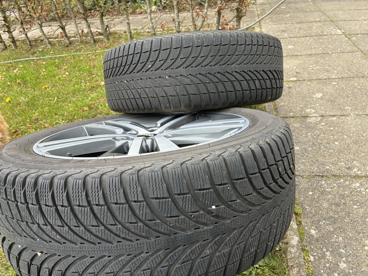 Winterbanden Michelin 255/45/r20 op originele Audi Q5 SQ5 velgen