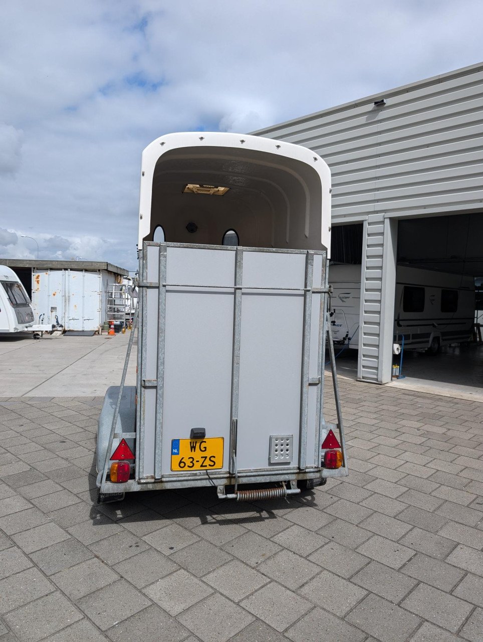 Mooie en nieuw opgebouwde Wesco 1,5 paards trailer!