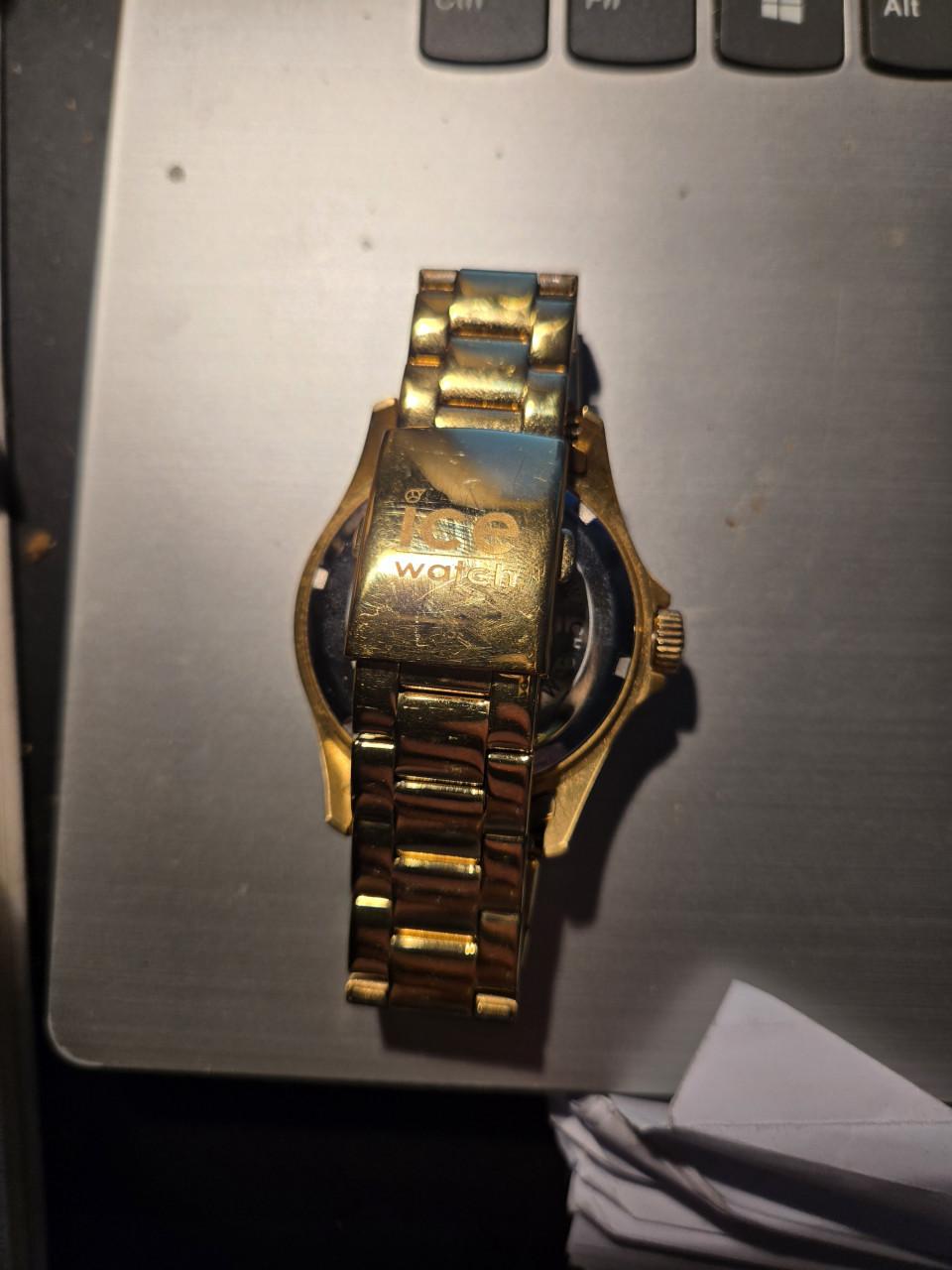 Ice-Watch Ice Steel Gold horloge in de medium (40 mm) maat