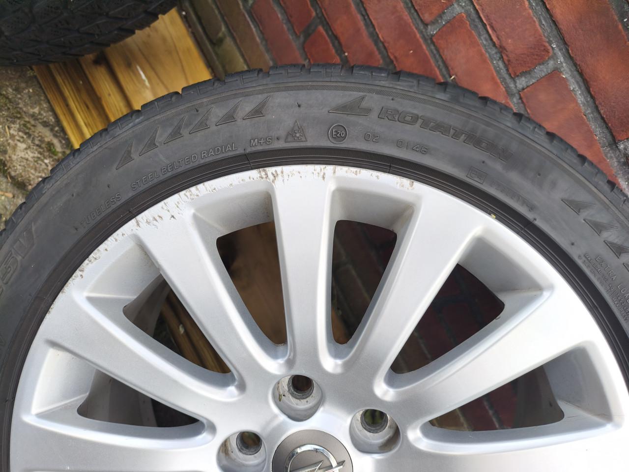 Winterbanden Opel Insignia a Blizzak 235/45/R18  96V