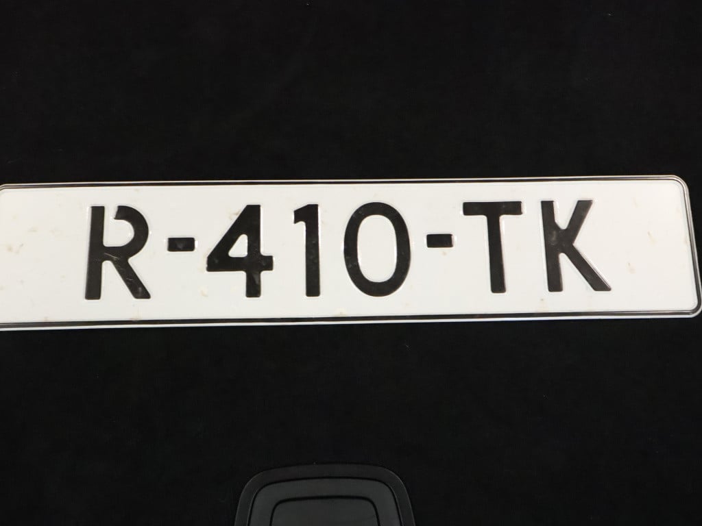 Mercedes-Benz Eqc 400 4matic amg line 80 kwh | schuifdak | trekhaak | stoel