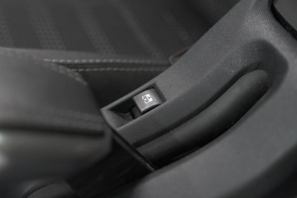 Peugeot 2008 puretech 110 allure | panoramadak | apple carplay | navigatie 