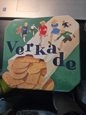 Vintage Verkade koekjesblik met los oversluitdeksel. 23 x 22 x 10 cm