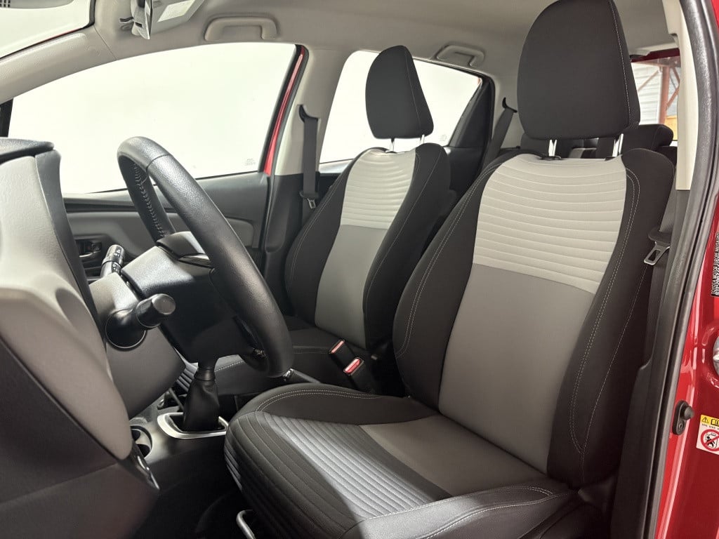 Toyota Yaris 1.0 vvt-i comfort | lage km-stand |
