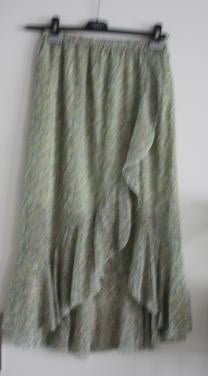 Licht groene rok met bloemen en goedkleur details  maat m