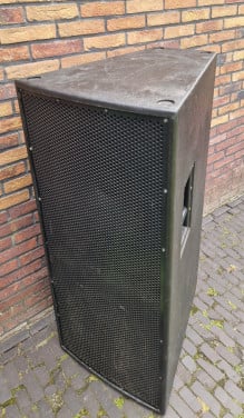 2x passieve subwoofers dubbel 15 inch 600 watt met FANE speakers.