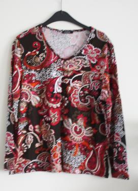 Shirt met rood en zwarte print  maat 44