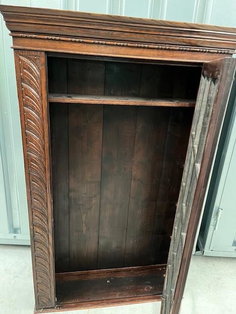 Eiken houten servieskastje