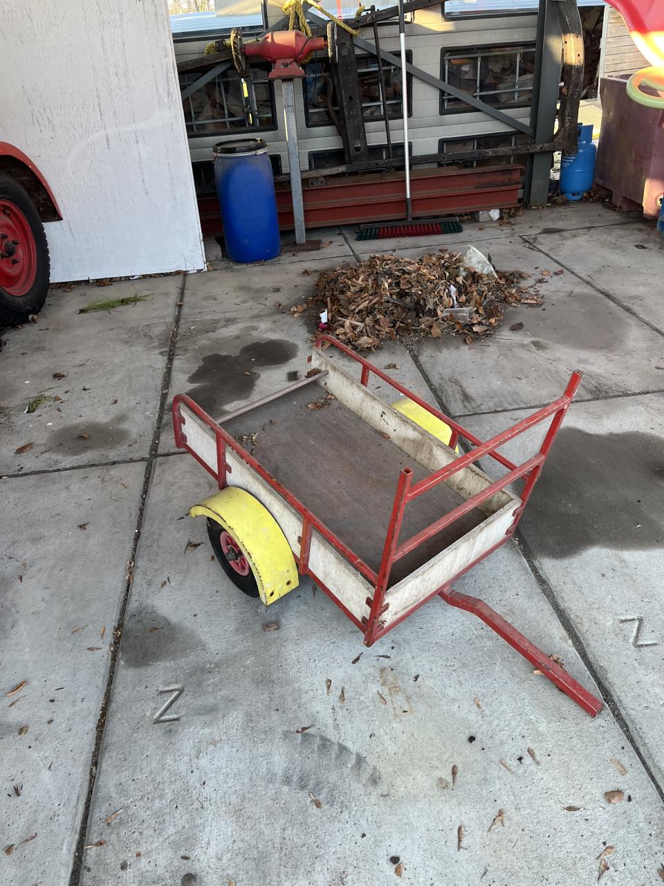 Te koop degelijke skelter met kar