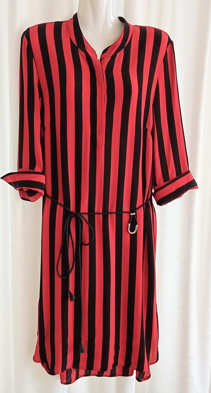 Prachtige jurk, rood met zwarte strepen. Merk Anna van Toor.  Maat 38