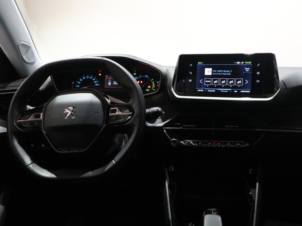 Peugeot E-2008 ev active 50 kwh | 31.000km! | navigatie | apple carplay/and