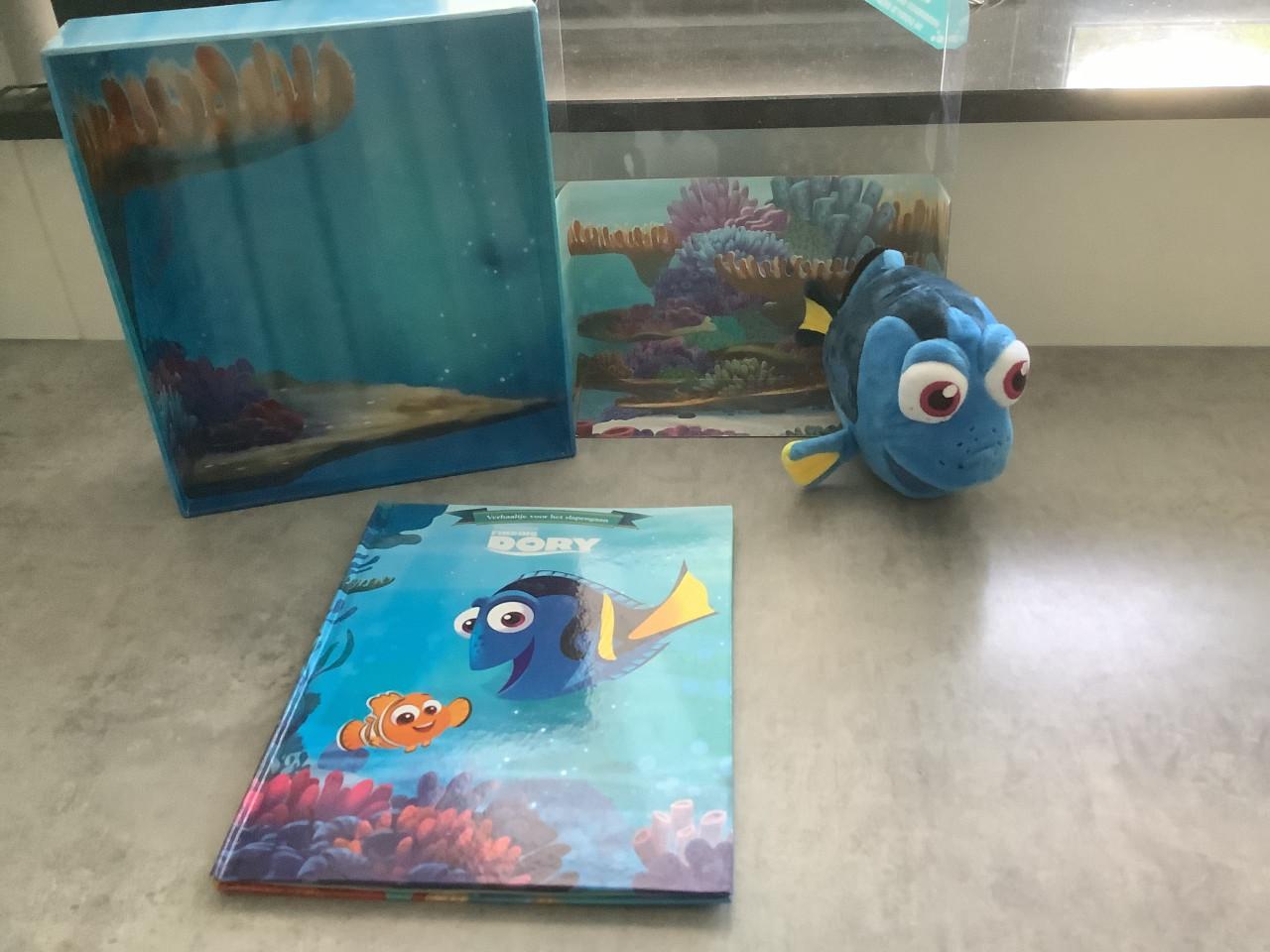 Nieuwe grote Disney Knuffel Finding Dory + Boek, in geschenkdoos