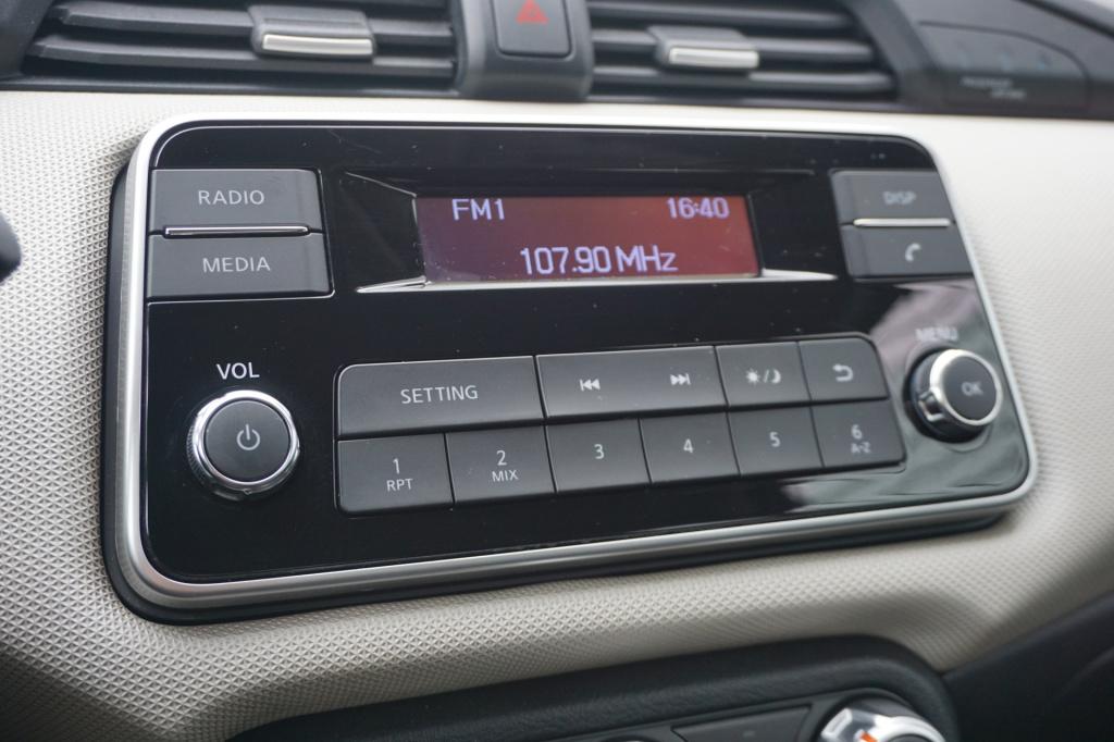 Nissan Micra 1.0l visia+ airco / cruise / bt / elektr. ramen / lm velgen / 