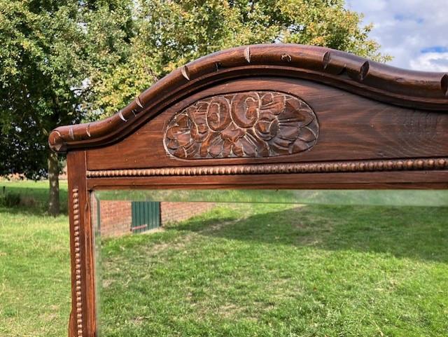 Antieke lavabo met spiegel