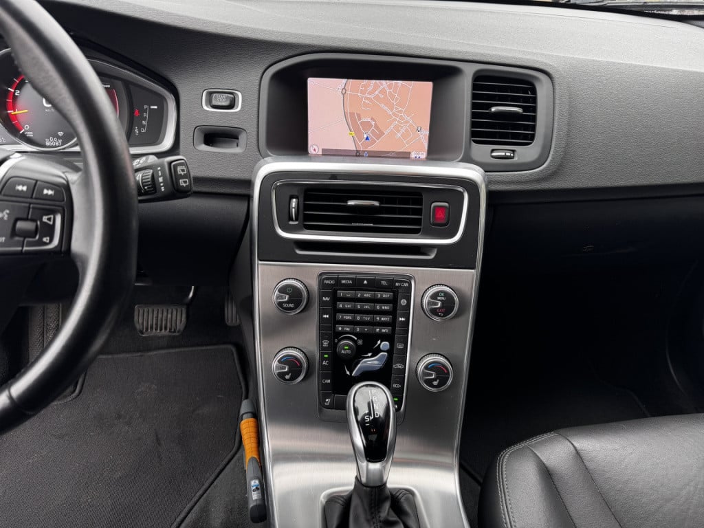 Volvo V60 cross country 2.0 t5 polar+ | 19" lmv | on-call | trekhaak
