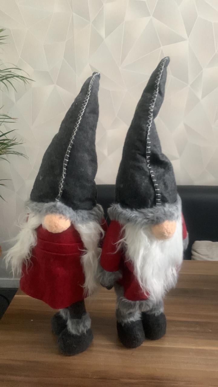 2 wiebelende gnomes