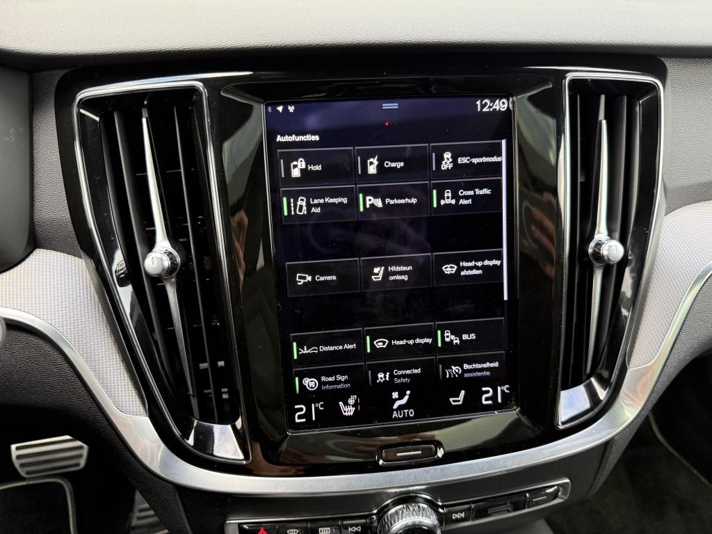 Volvo V60 t6 340pk recharge r-design| b&w sound| panodak| adap.cruise| tre