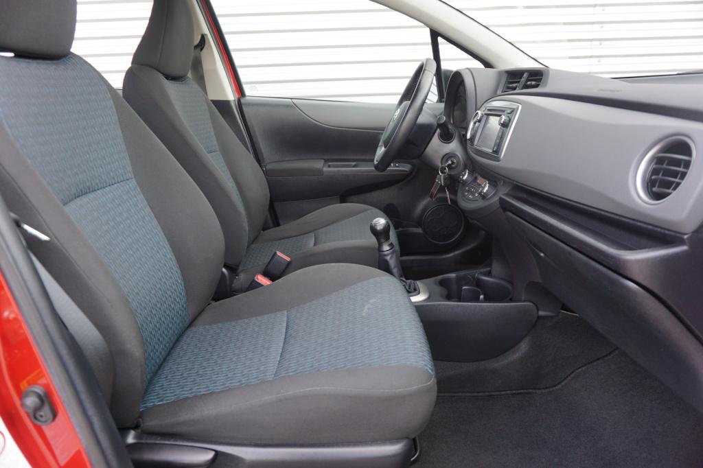 Toyota Yaris 1.0 vvt-i aspiration airco / navi / camera / bt / elektr. rame